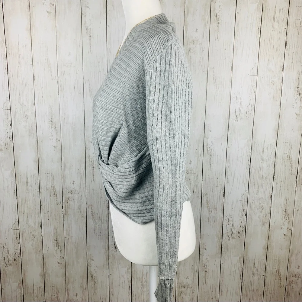 🔥HOT CHIC🔥Sexy V-Neck Twist Front Crop Sweater Gray M/L NWT - Picture 5 of 7